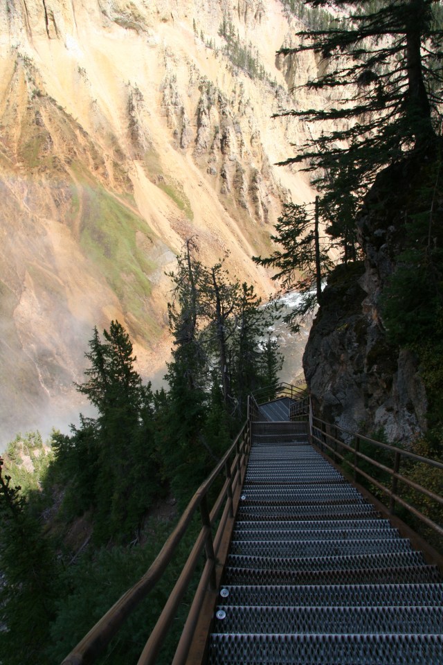 Steile trap naar beneden